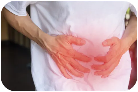 Cirujano realizando herniorrafia laparoscópica inguinal en quirófano